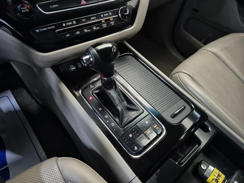 Kia Carnival President V6 Lambda 3.3 Gasoline Limousine 9