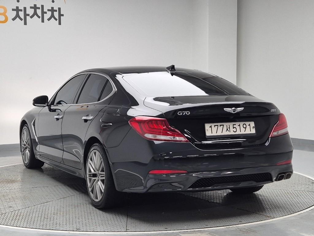 Genesis G70 2019 photo 2