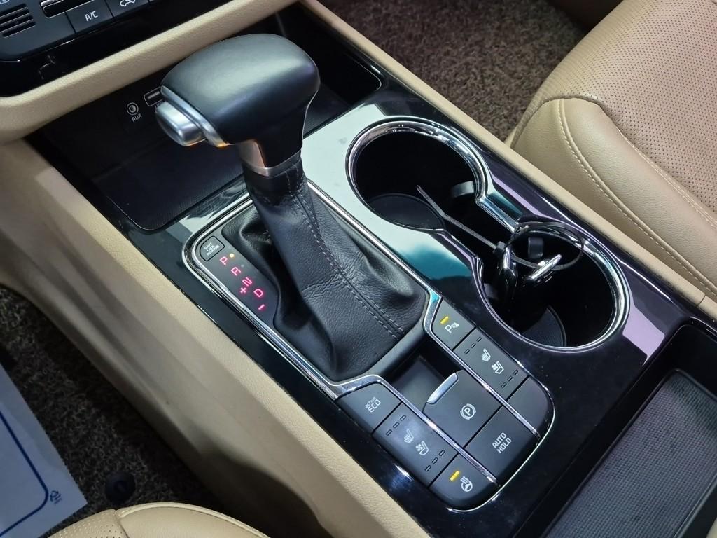 Kia Carnival YP VIP R 2.2 E-VGT Limousine 9