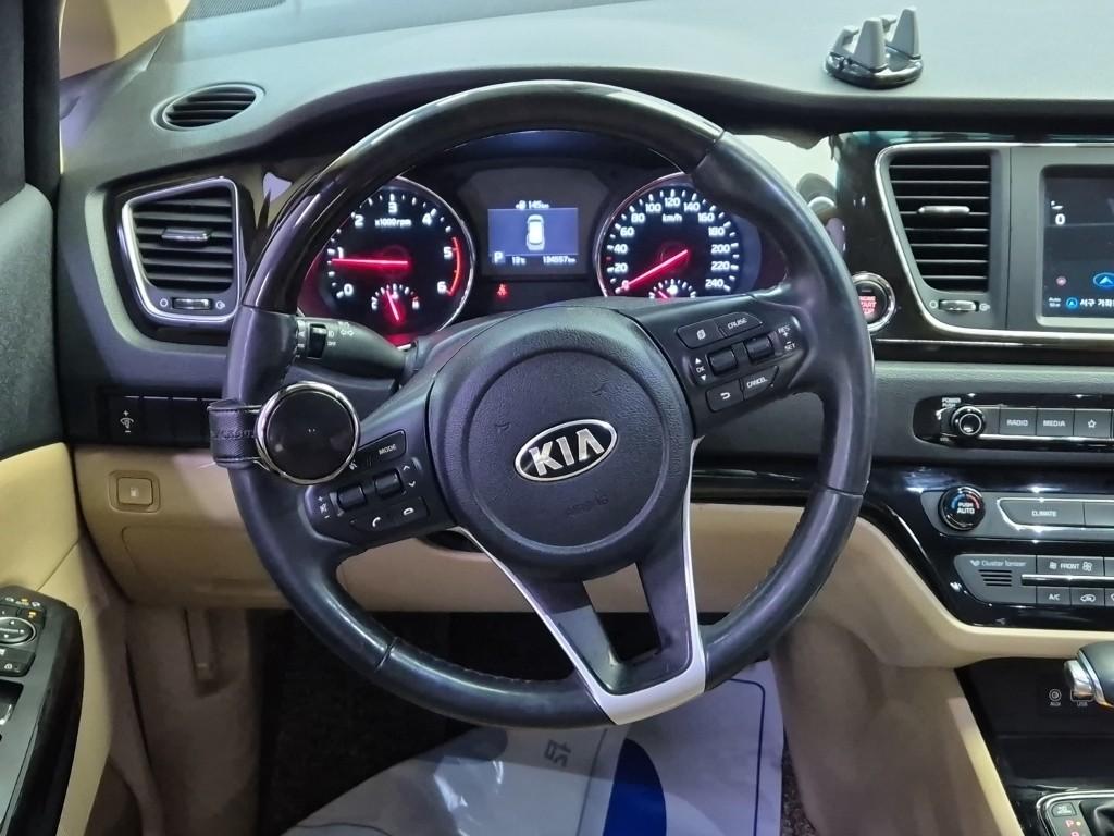 Kia Carnival YP VIP R 2.2 E-VGT Limousine 10
