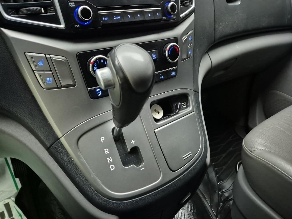 Hyundai Starex Grand Modern 2.5 VGT/ WGT 5 Van 9