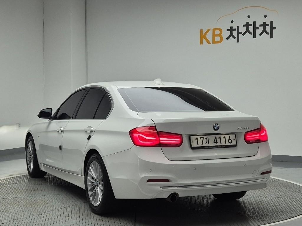 BMW 3 Series 2017 photo 2