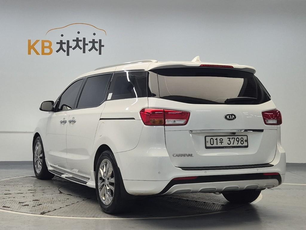 Kia Carnival Prestige R2.2 E-VGT 3