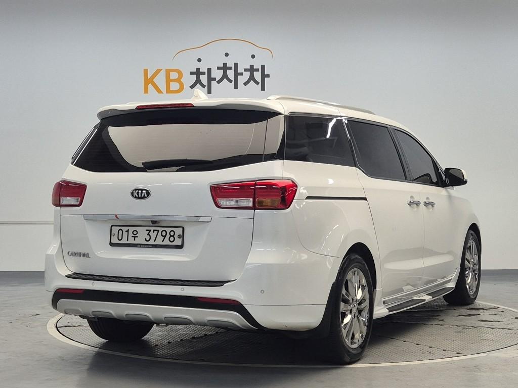 Kia Carnival Prestige R2.2 E-VGT 4