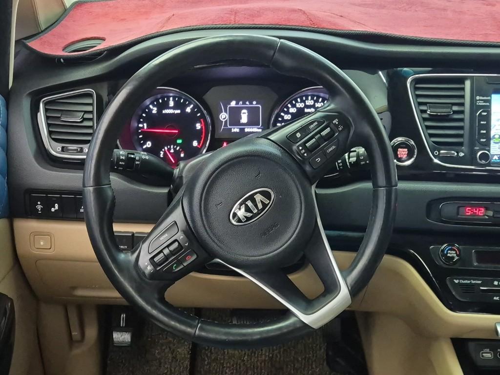 Kia Carnival Prestige R2.2 E-VGT 10