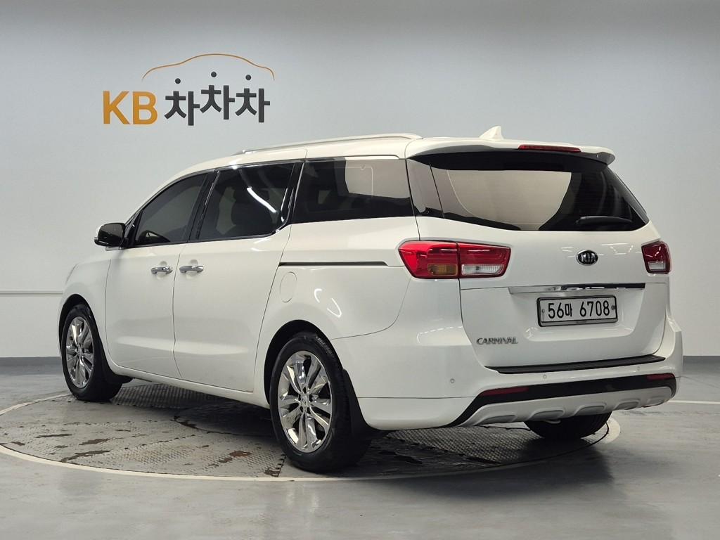 Kia Carnival Prestige R2.2 E-VGT 3