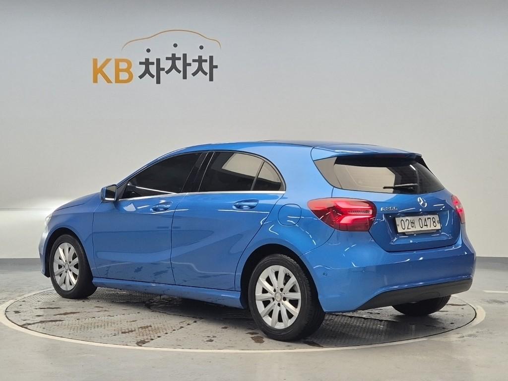 BENZ A-Class (3rd Generation) A200