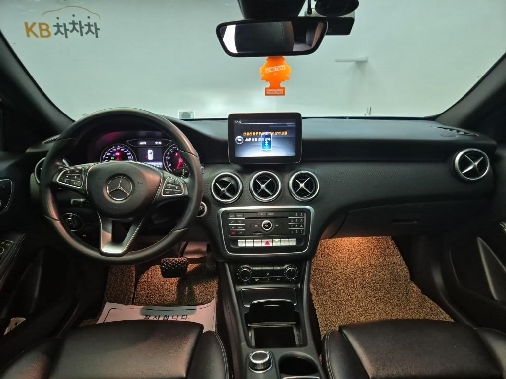 BENZ A-Class (3rd Generation) A200