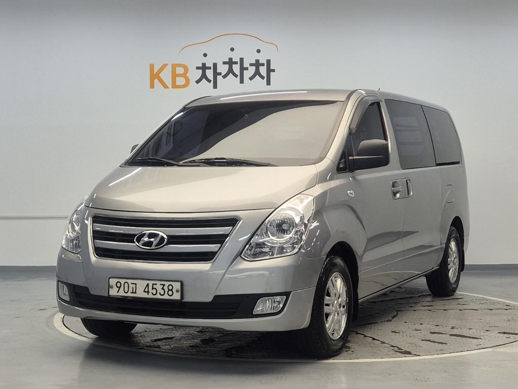 HYUNDAI Grand Starex 3-Seater Diesel Van
