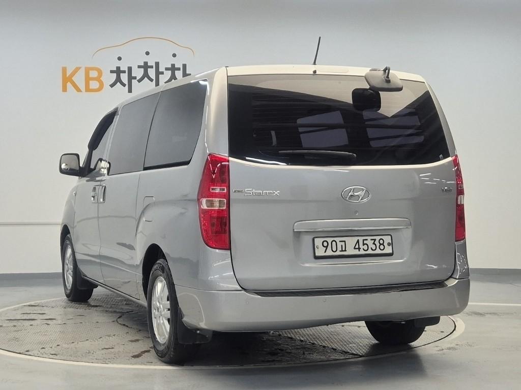 HYUNDAI Grand Starex 3-Seater Diesel Van