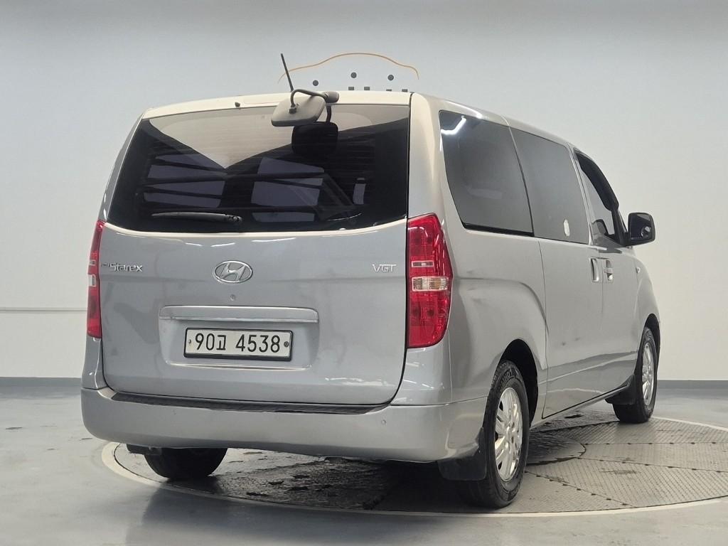 HYUNDAI Grand Starex 3-Seater Diesel Van