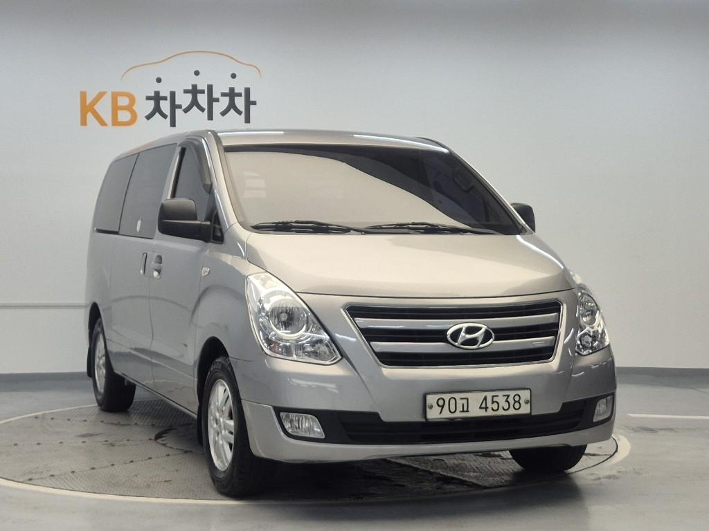 HYUNDAI Grand Starex 3-Seater Diesel Van