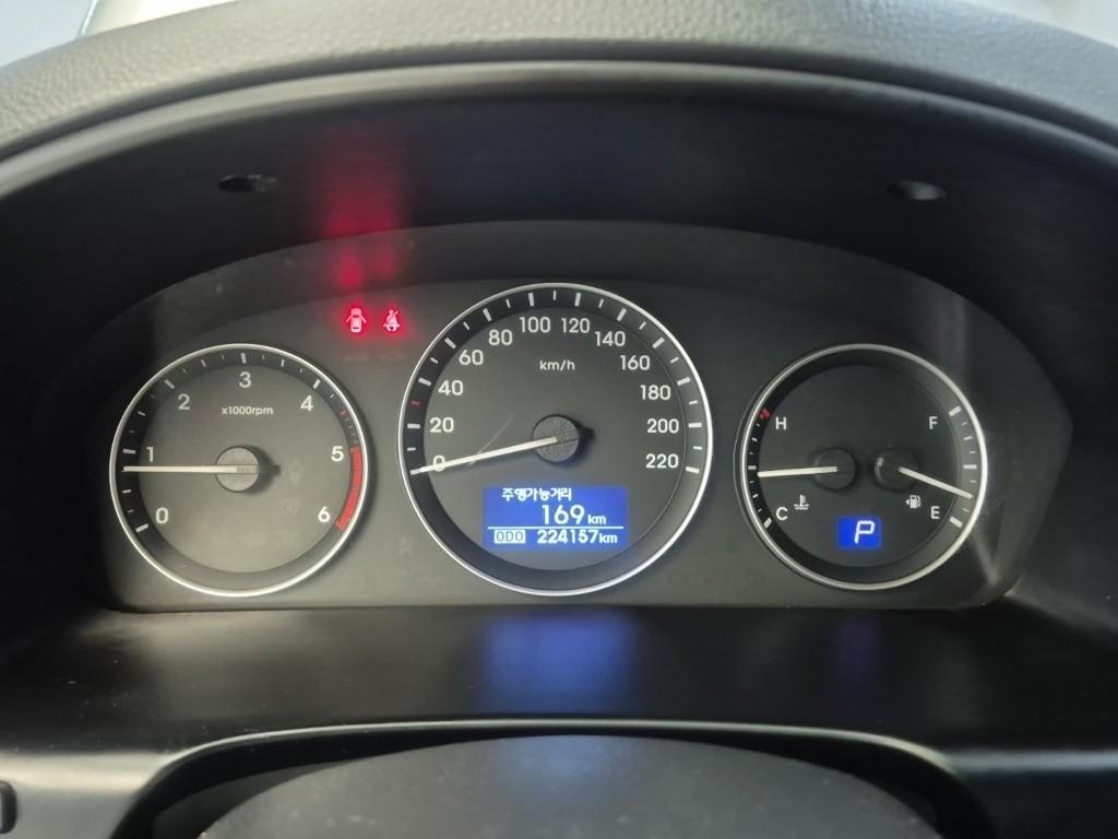 HYUNDAI Grand Starex 3-Seater Diesel Van