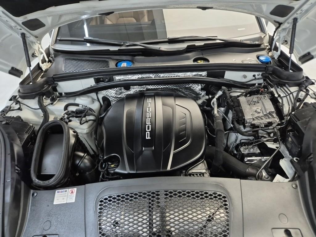 PORSCHE Macan 2.0