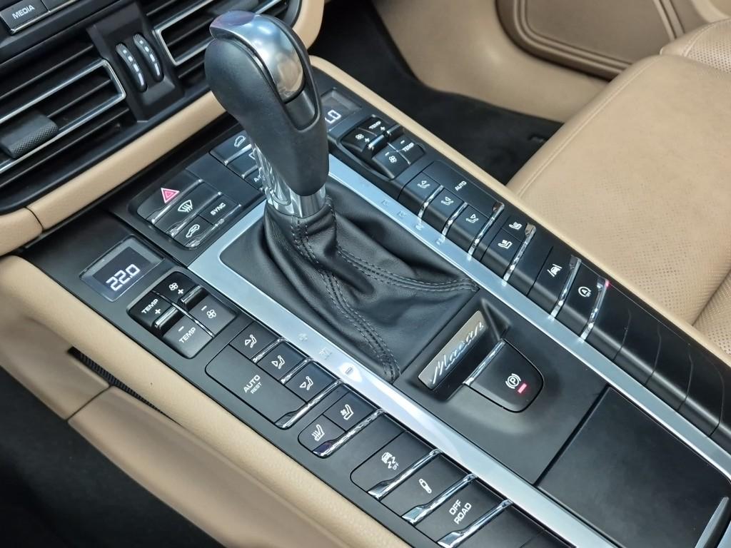 PORSCHE Macan 2.0