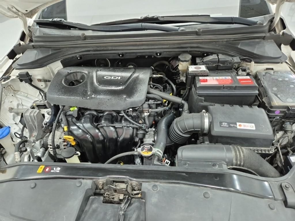 HYUNDAI Avante AD 1.6 GDI