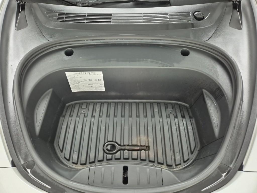 Tesla Model 3 EV AWD