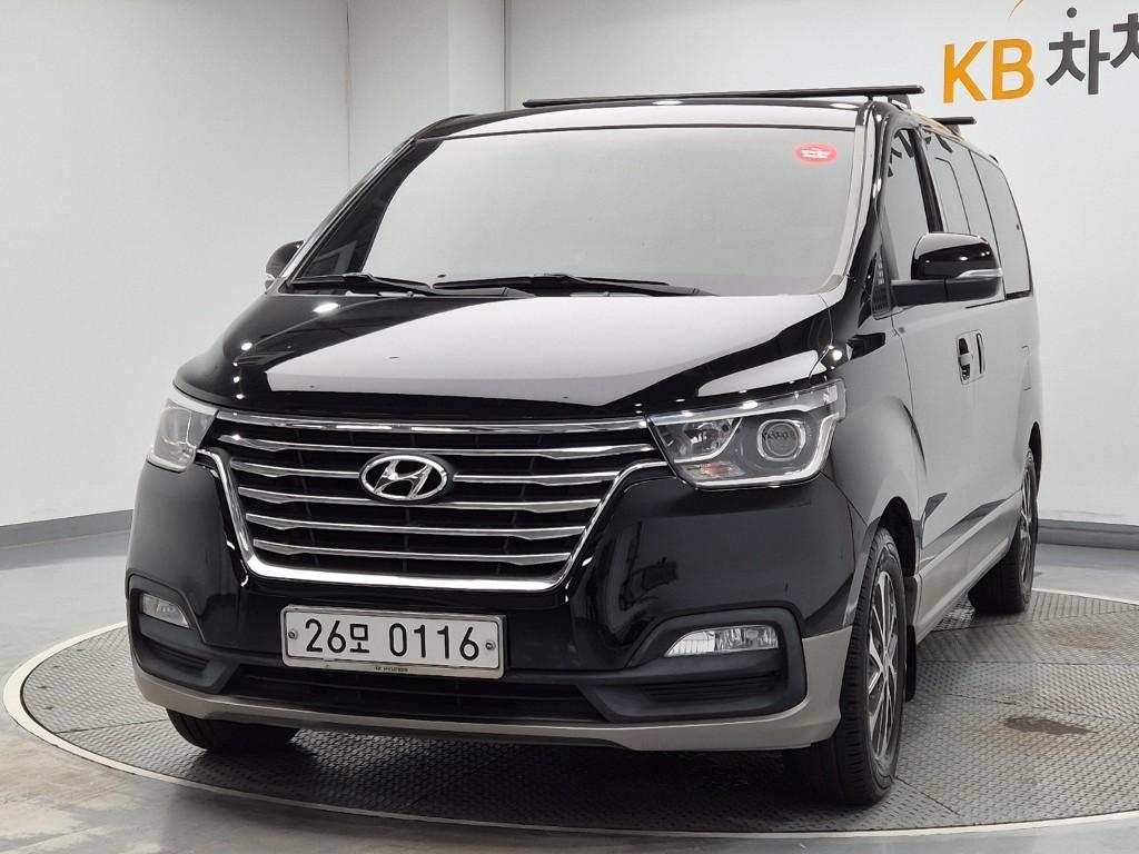 HYUNDAI The New Grand Starex 9-Seater Diesel