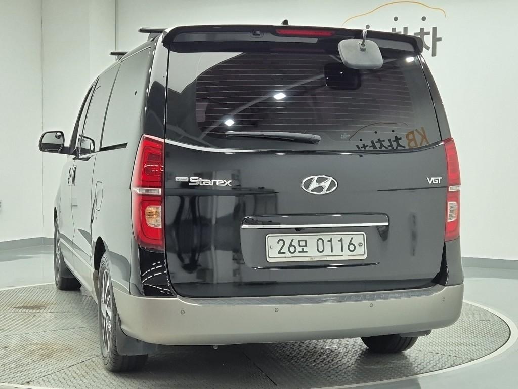 HYUNDAI The New Grand Starex 9-Seater Diesel