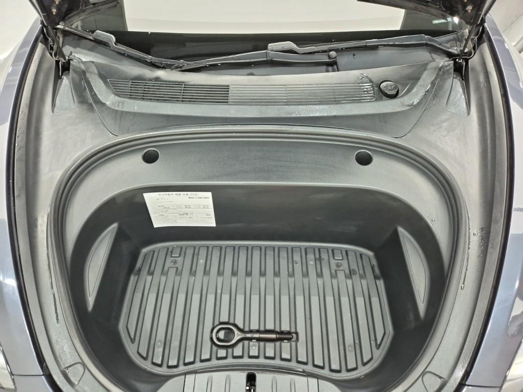 Tesla Model 3 EV AWD