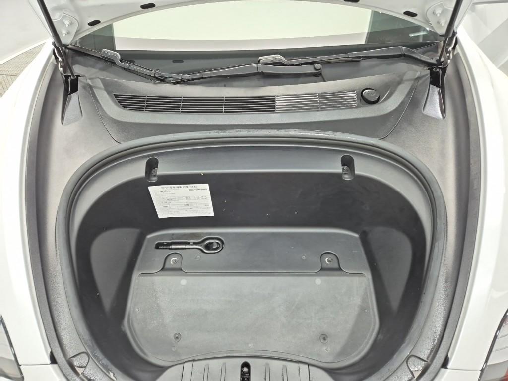 Tesla Model 3 EV AWD