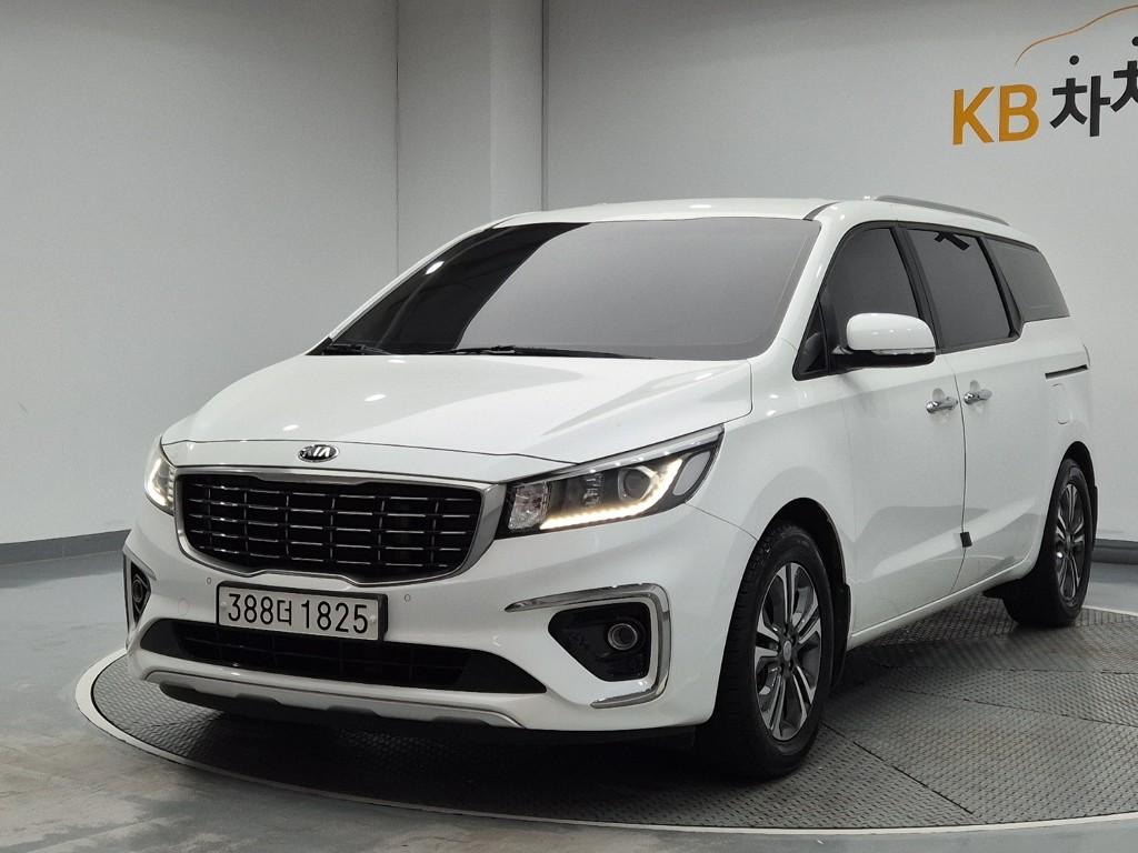 KIA The New Carnival 9-Seater Diesel