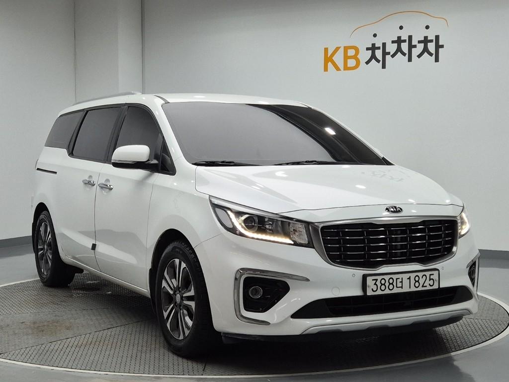 KIA The New Carnival 9-Seater Diesel