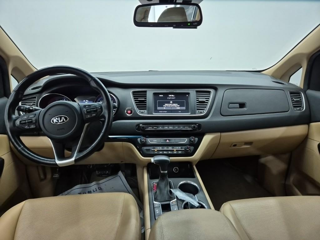 KIA The New Carnival 9-Seater Diesel