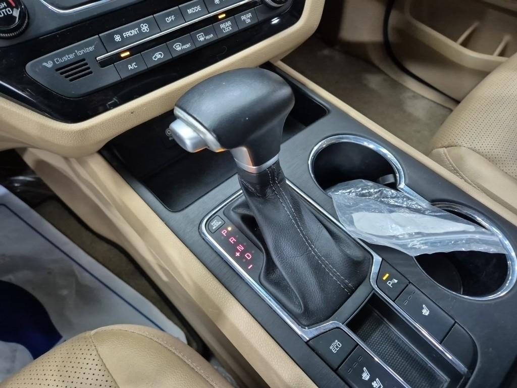 KIA The New Carnival 9-Seater Diesel