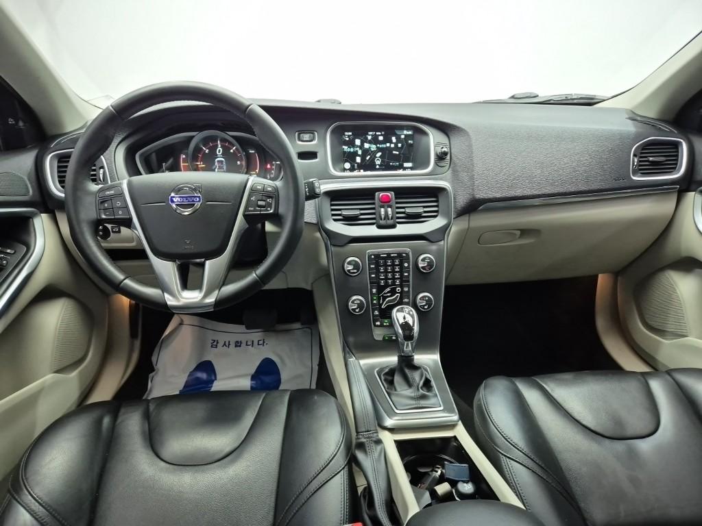 VOLVO V40 (2nd Generation) D3