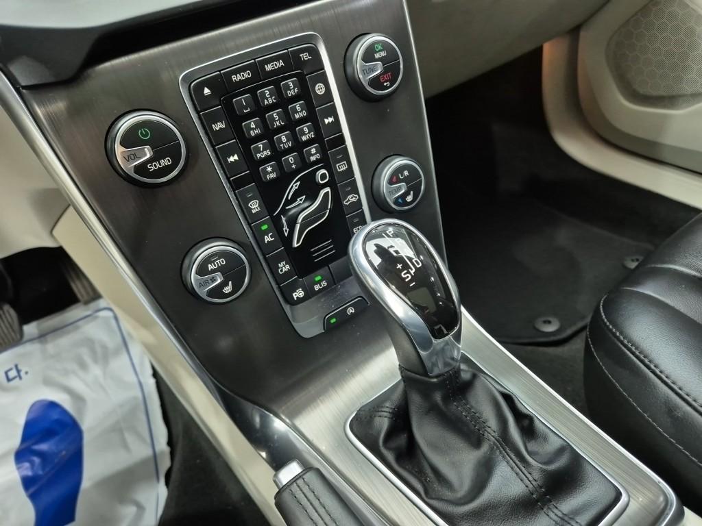VOLVO V40 (2nd Generation) D3
