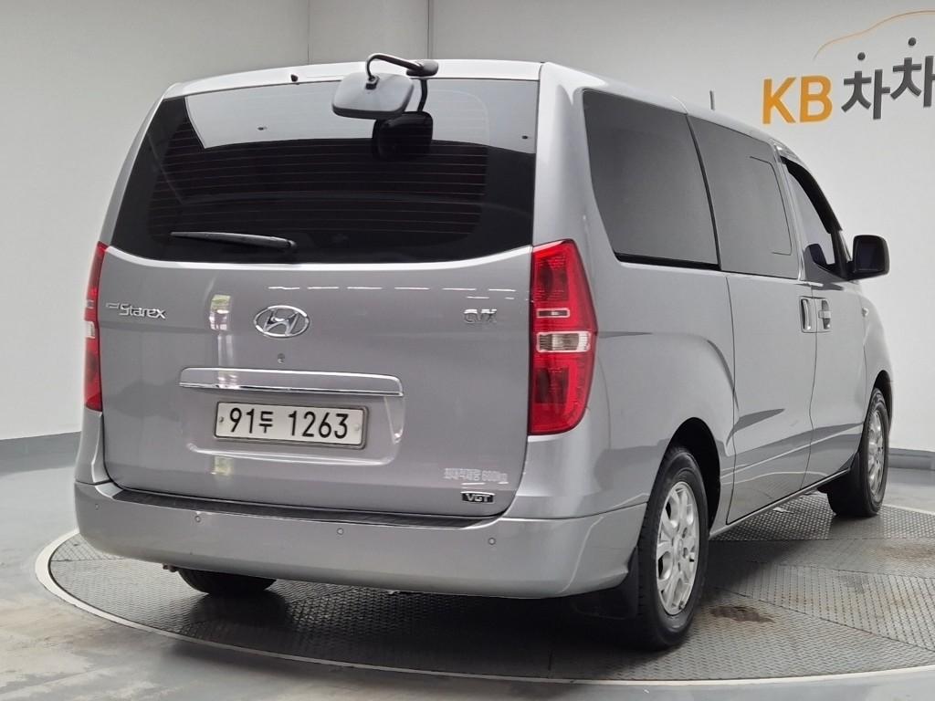 Hyundai Starex Grand CVX Premium 2.5 VGT/ WGT 5 Van 4