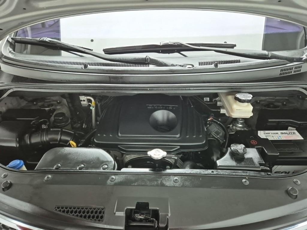 Hyundai Starex Grand CVX Premium 2.5 VGT/ WGT 5 Van 6