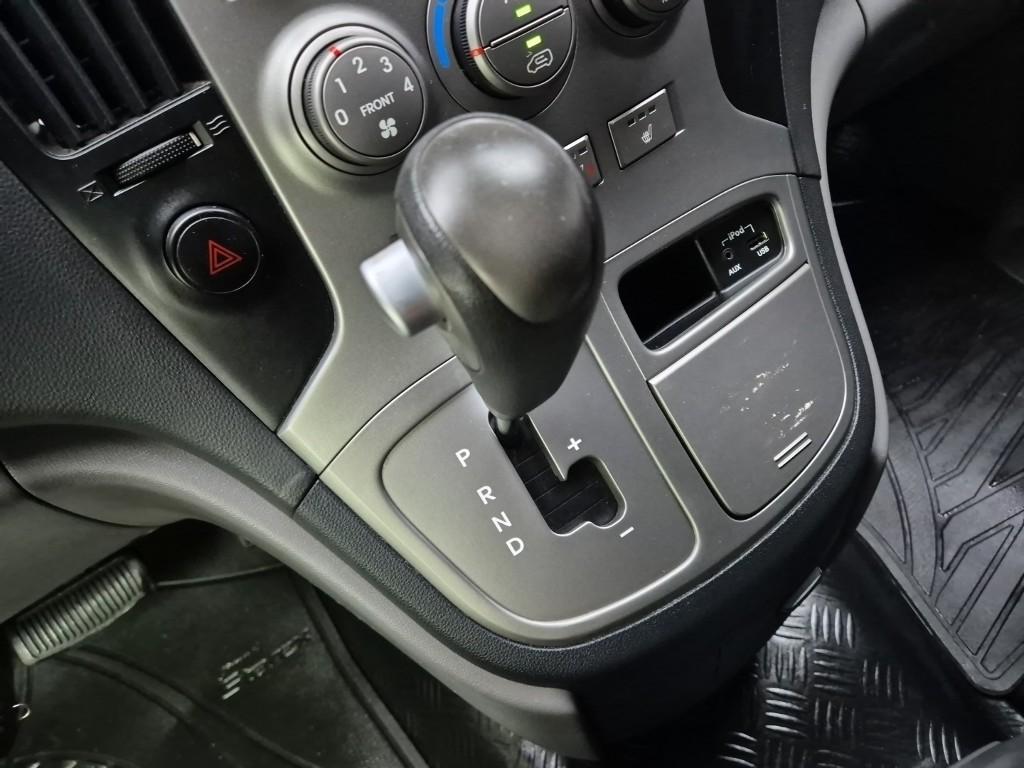 Hyundai Starex Grand CVX Premium 2.5 VGT/ WGT 5 Van 9