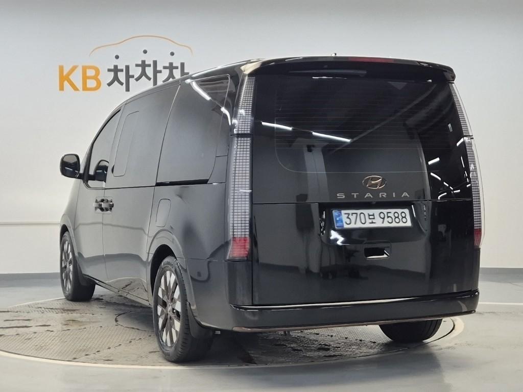 Hyundai Staria Inspiration Diesel 2.2 Lounge 2WD — фото 2