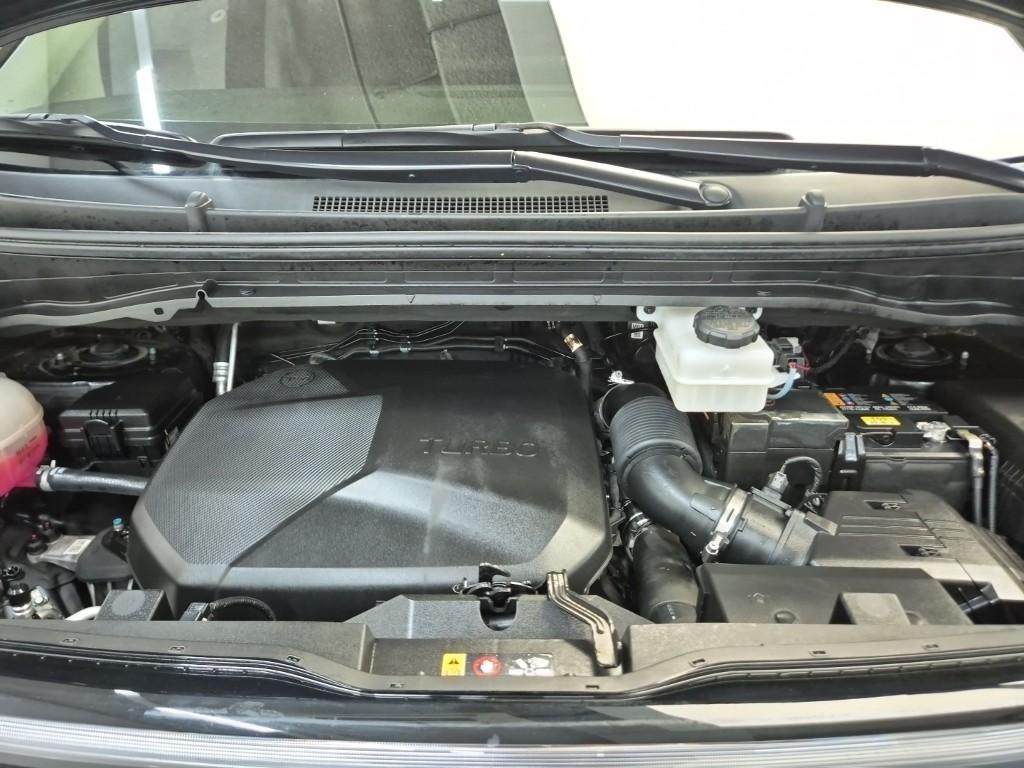 Hyundai Staria Inspiration Diesel 2.2 Lounge 2WD — фото 5
