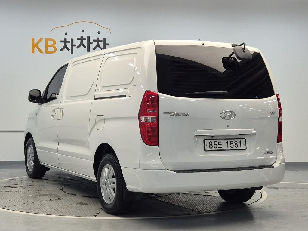 Hyundai Starex Grand Smart 2.5 WGT/ VGT 3 Van M/ T 3