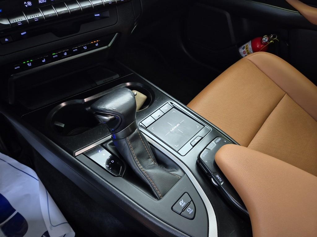 LEXUS UX 250h 2WD