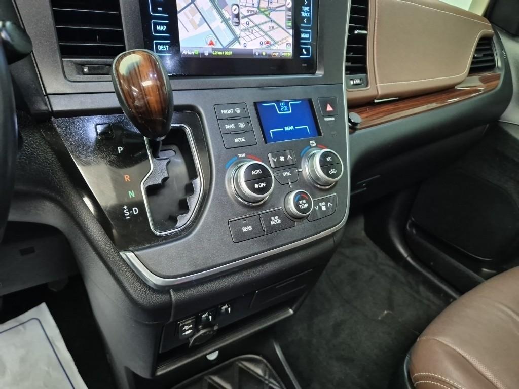 TOYOTA Sienna (3rd Generation) 3.5 AWD