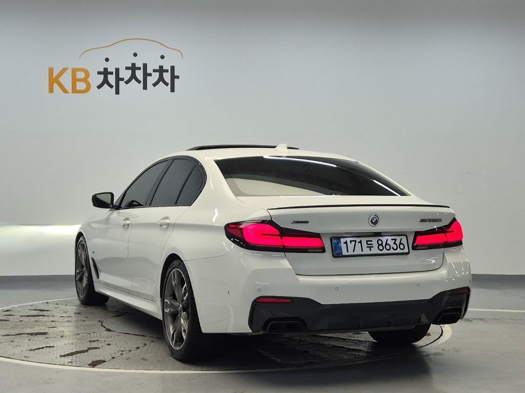 BMW 5 Series (7th Generation) M550i XDrive