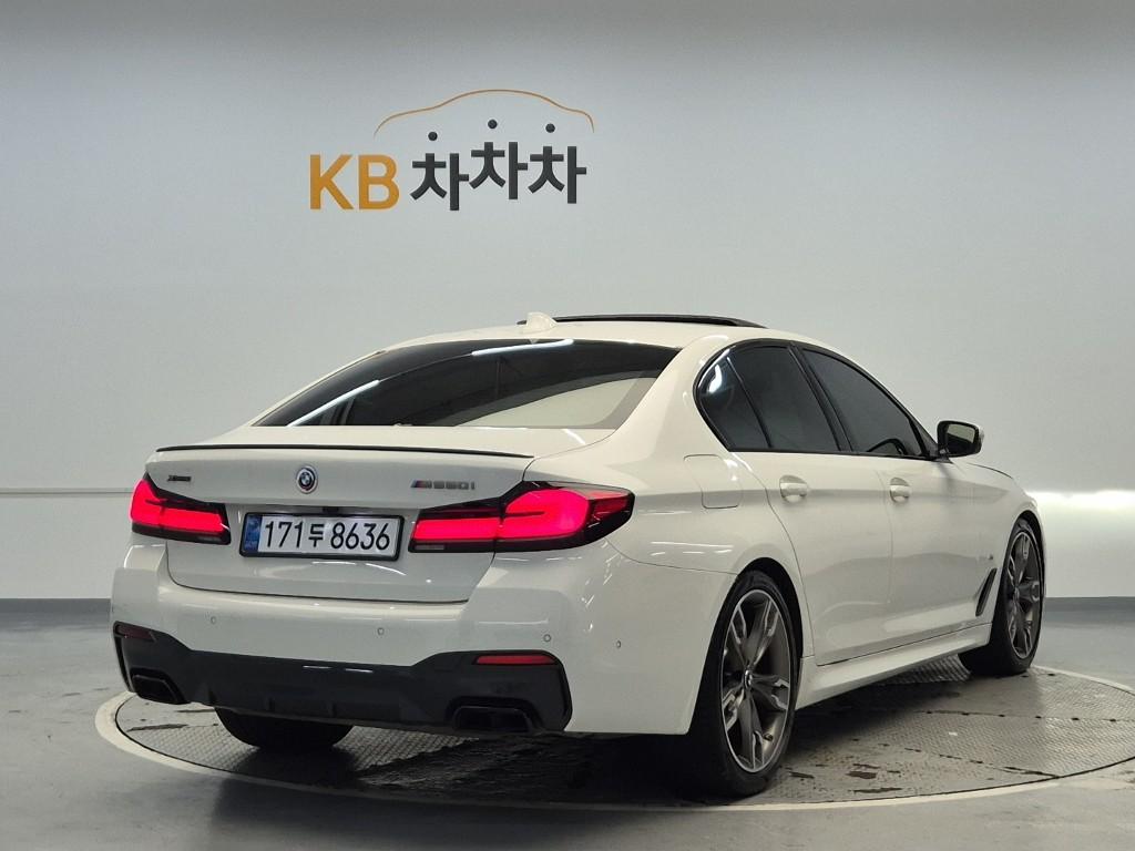 BMW 5 Series (7th Generation) M550i XDrive