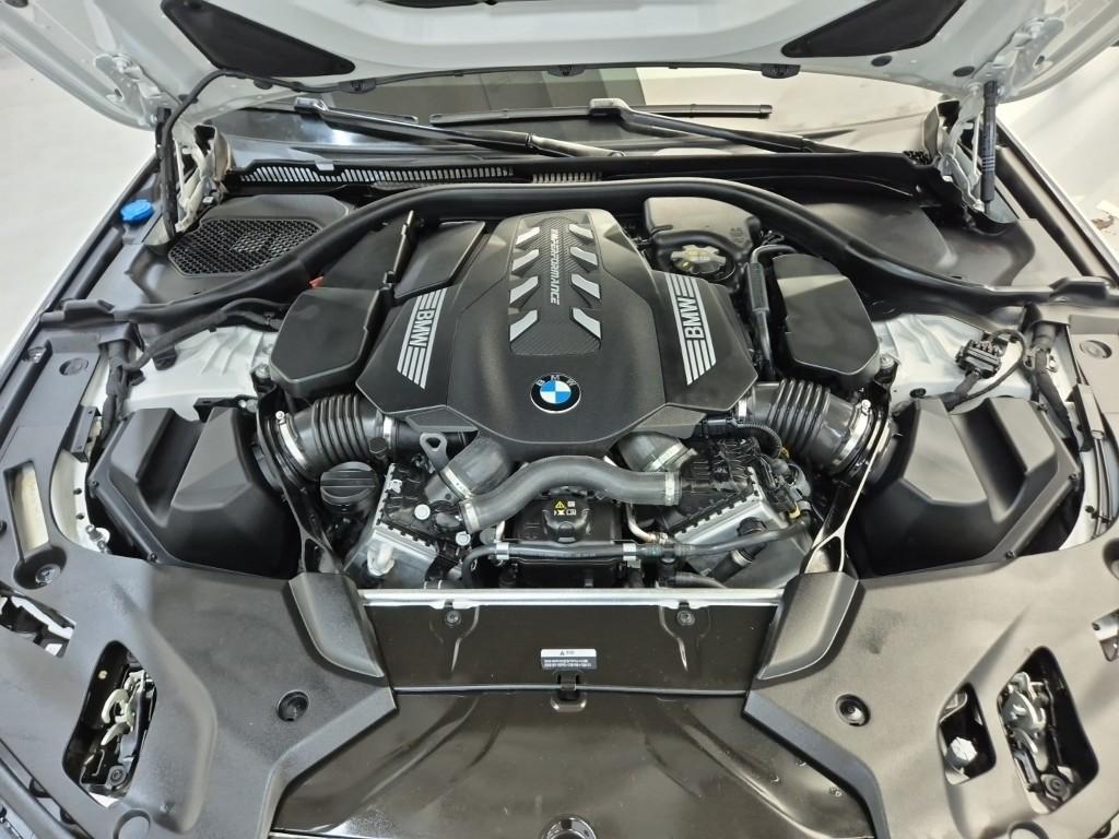 BMW 5 Series (7th Generation) M550i XDrive