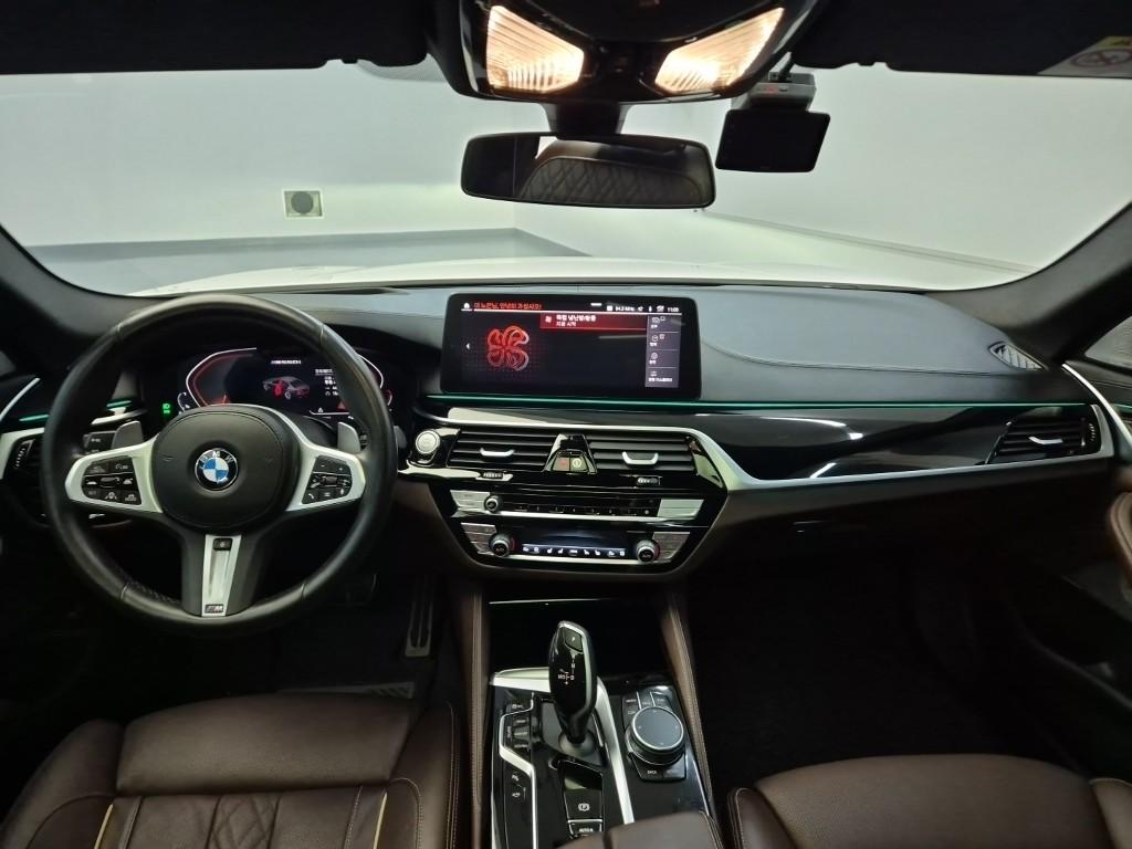 BMW 5 Series (7th Generation) M550i XDrive