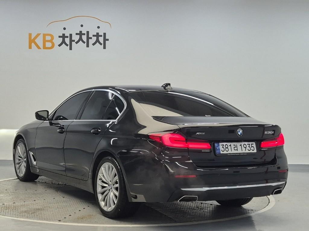 BMW 5 Series (7th Generation) 530i XDrive