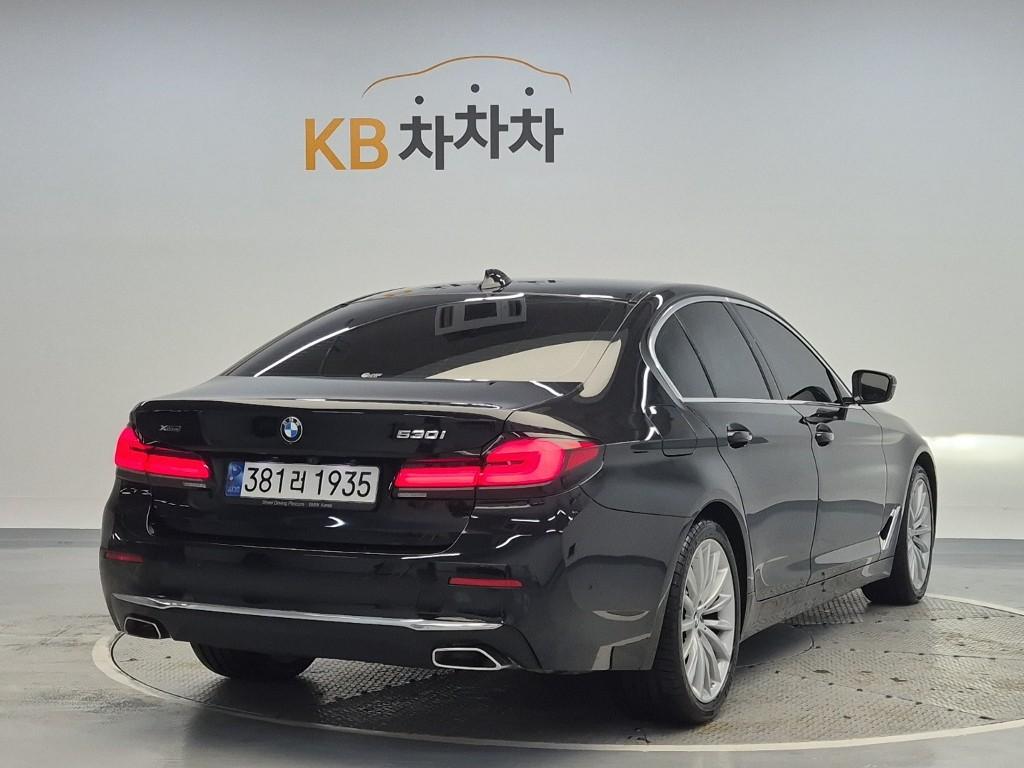 BMW 5 Series (7th Generation) 530i XDrive