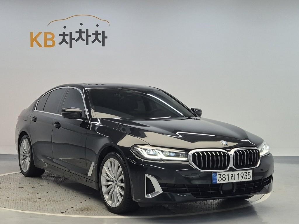 BMW 5 Series (7th Generation) 530i XDrive