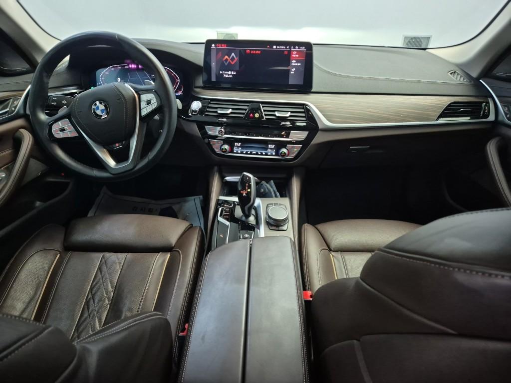 BMW 5 Series (7th Generation) 530i XDrive