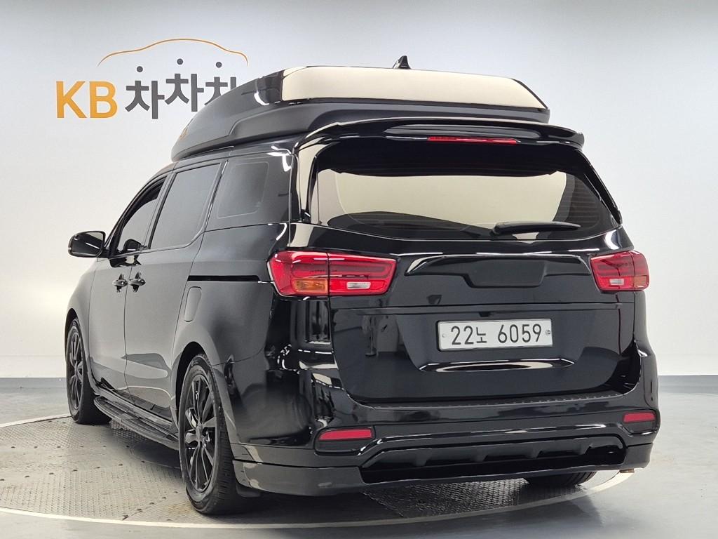 KIA The New Carnival Hi-Limousine 9-Seater Gasoline