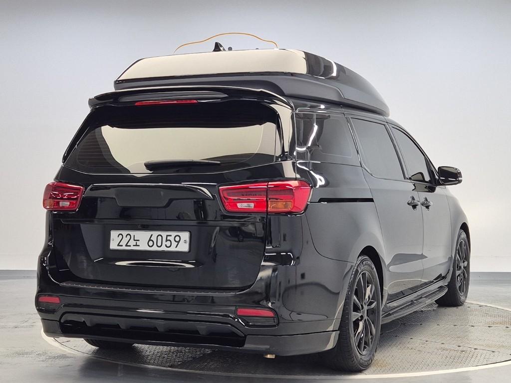 KIA The New Carnival Hi-Limousine 9-Seater Gasoline