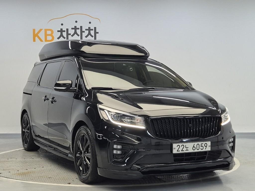 KIA The New Carnival Hi-Limousine 9-Seater Gasoline